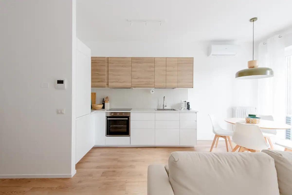 Luxury 2 Bedroom Apartament, Close To San Siro, Fiera And 10 Min Metro To Duomo Milan Luaran gambar