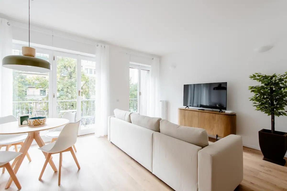 Luxury 2 Bedroom Apartament, Close To San Siro, Fiera And 10 Min Metro To Duomo Milan Luaran gambar