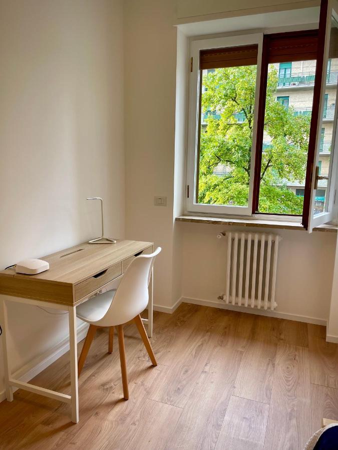 Luxury 2 Bedroom Apartament, Close To San Siro, Fiera And 10 Min Metro To Duomo Milan Luaran gambar