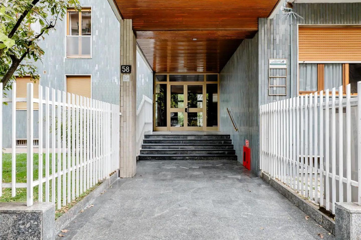Luxury 2 Bedroom Apartament, Close To San Siro, Fiera And 10 Min Metro To Duomo Milan Luaran gambar